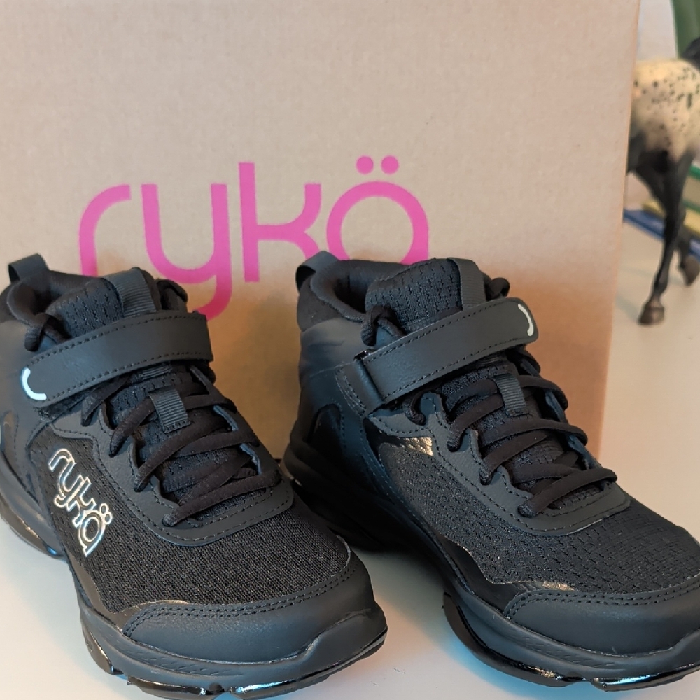 BRANS NEW Ryka Devo XT MID2 Black